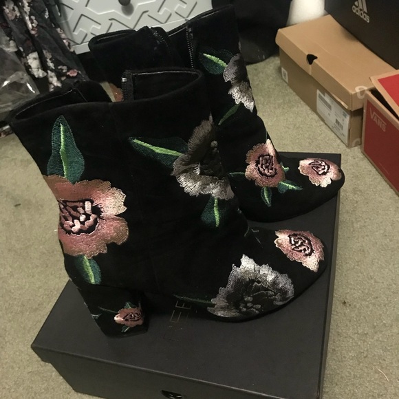 Rebecca Minkoff 100% real leather boots - Picture 3 of 8